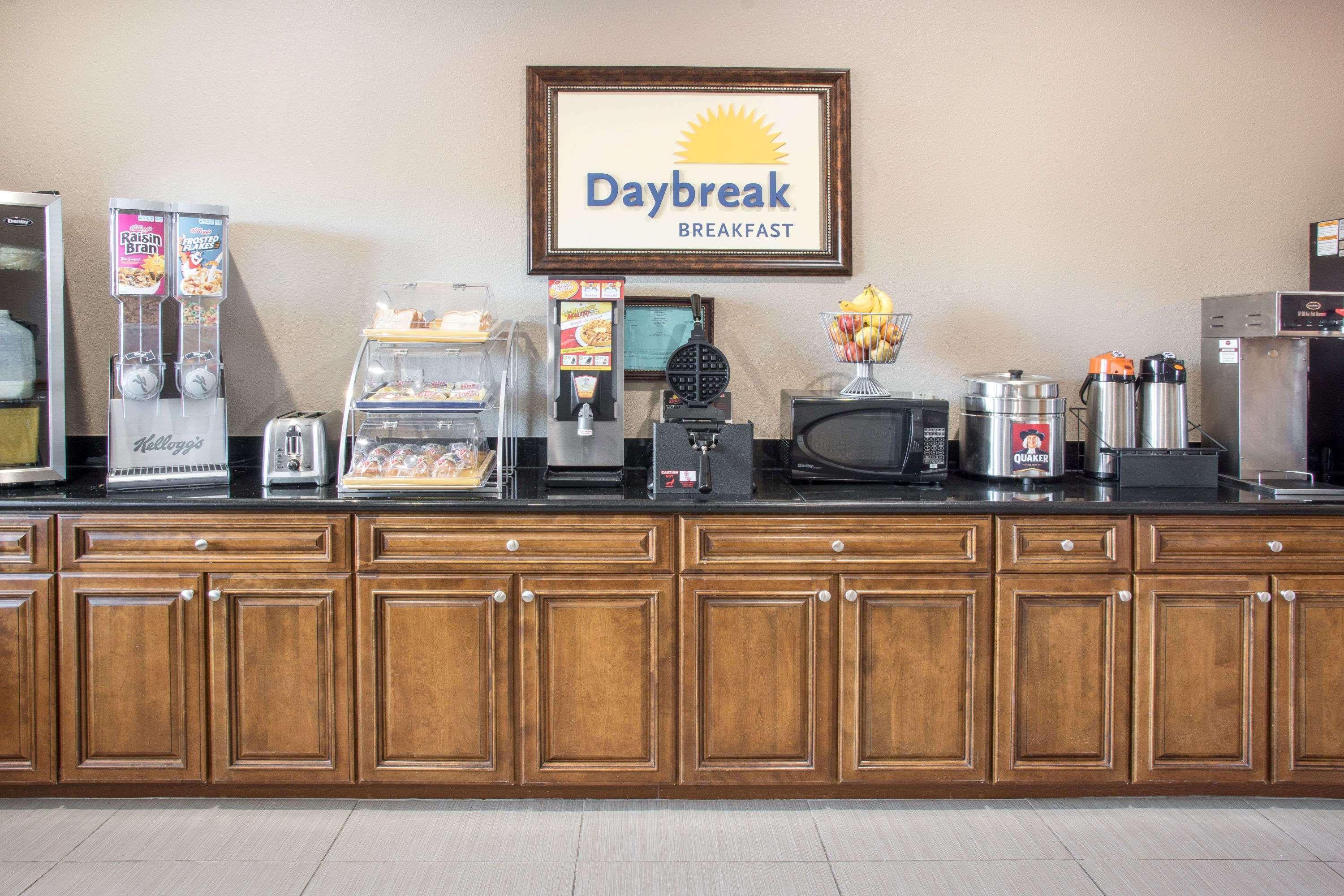 Days Inn By Wyndham Baytown East Exterior foto